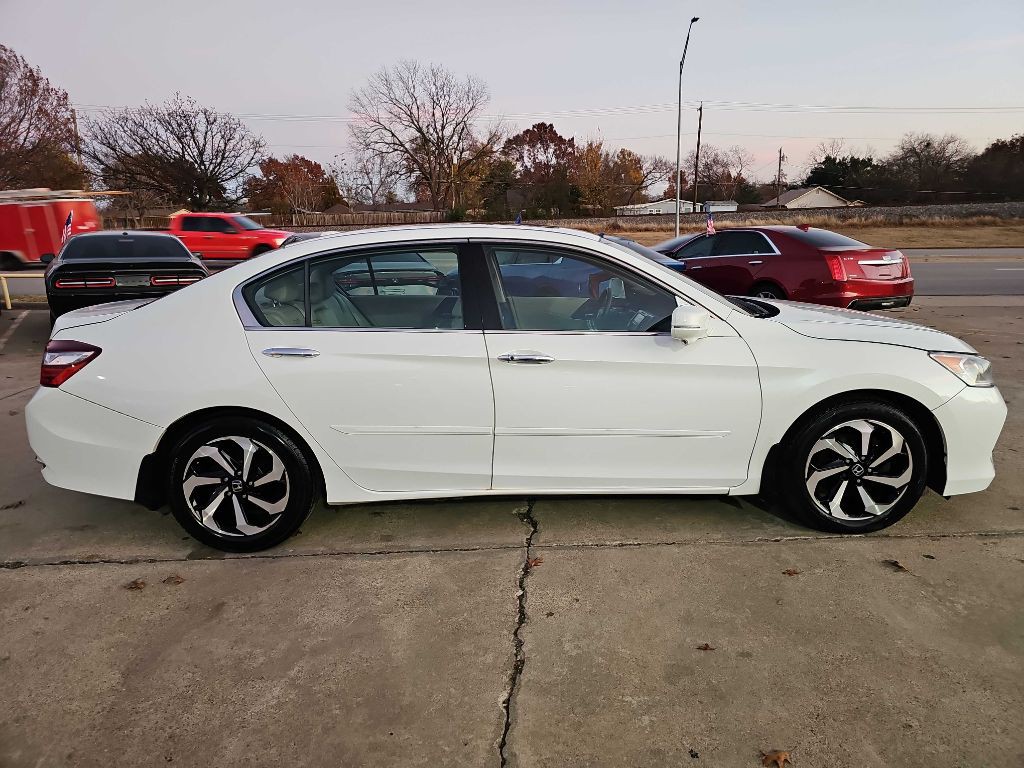2017 Honda Accord Image 3