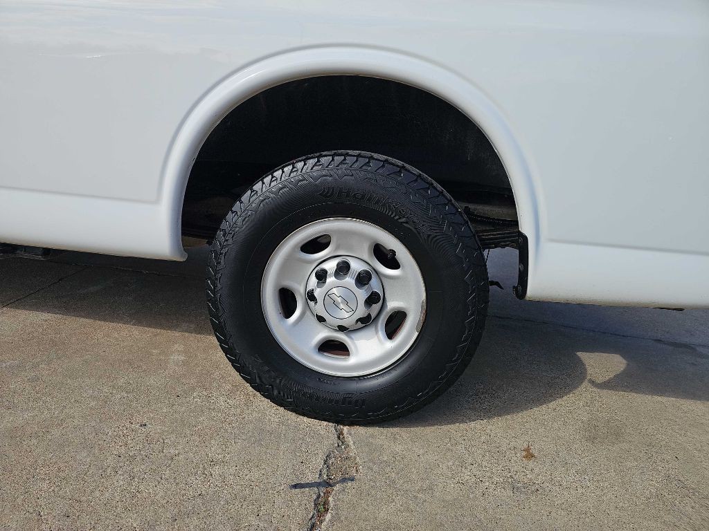 2019 Chevrolet Express Image 11