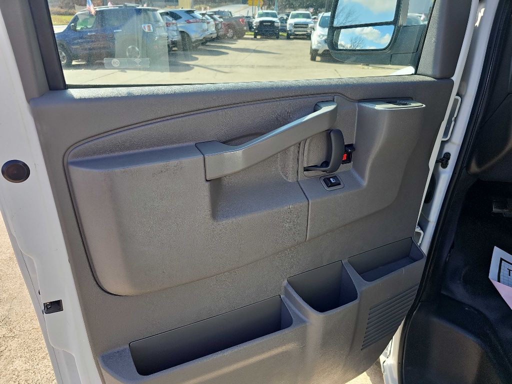 2019 Chevrolet Express Image 12