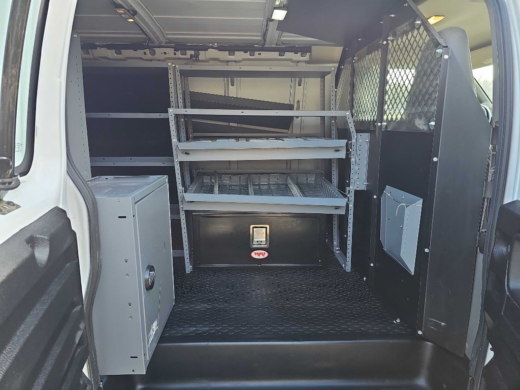 2019 Chevrolet Express Image 16