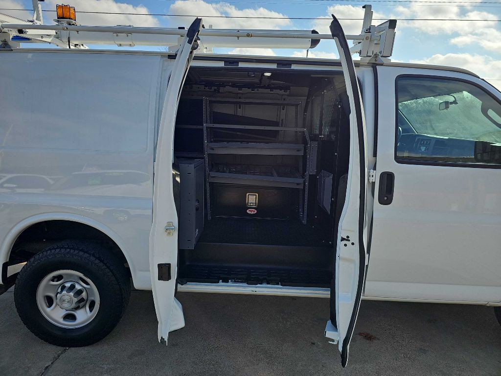 2019 Chevrolet Express Image 17