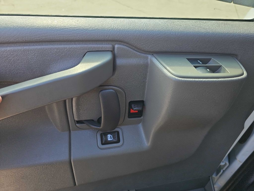 2019 Chevrolet Express Image 25