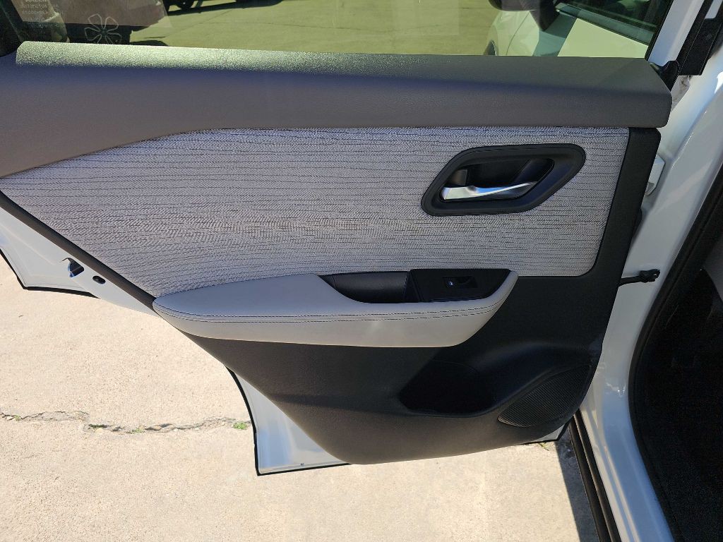 2023 Nissan Rogue Image 13