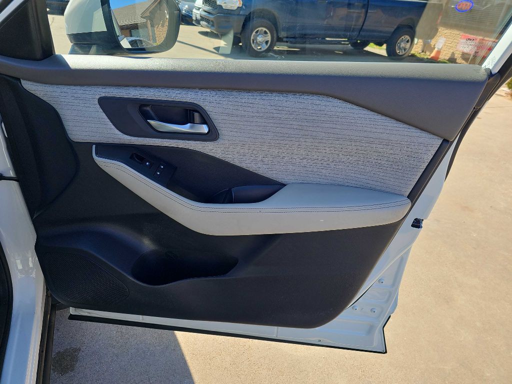 2023 Nissan Rogue Image 18