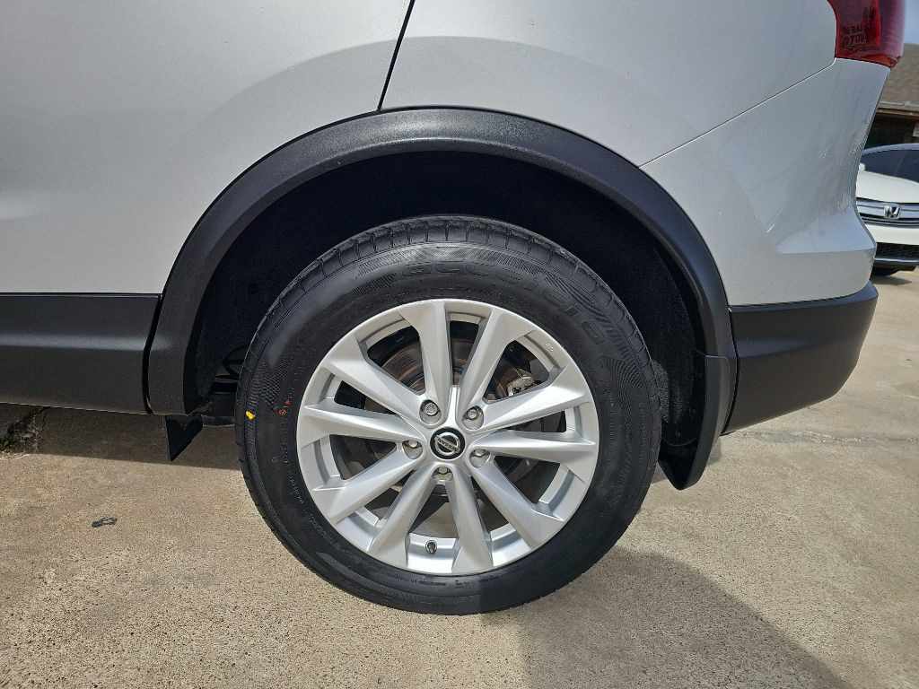 2019 Nissan Rogue Image 11