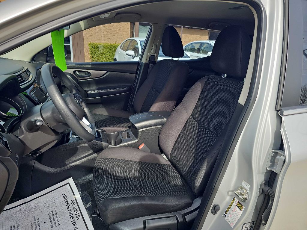 2019 Nissan Rogue Image 12