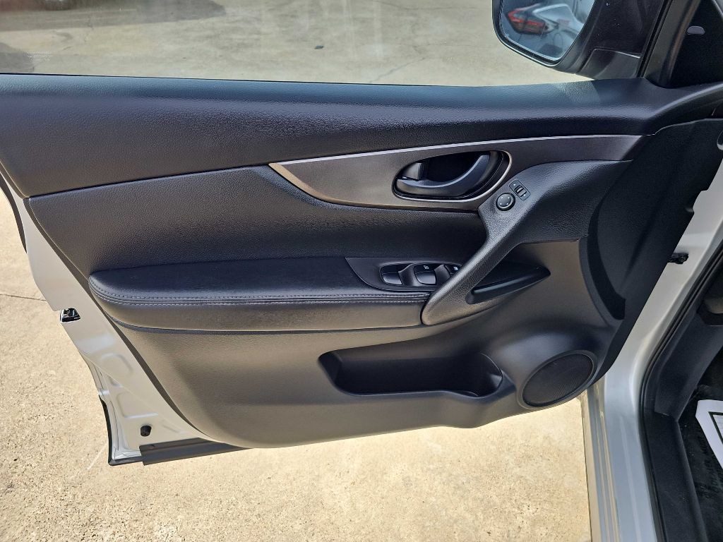 2019 Nissan Rogue Image 13