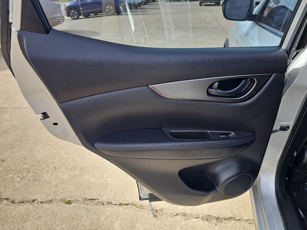 2019 Nissan Rogue Image 15