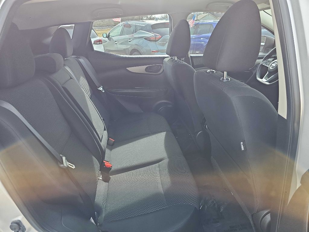 2019 Nissan Rogue Image 16