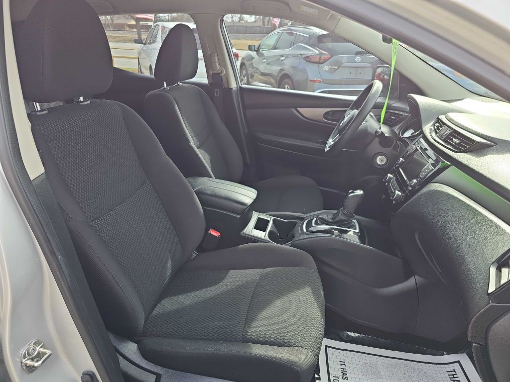 2019 Nissan Rogue Image 18