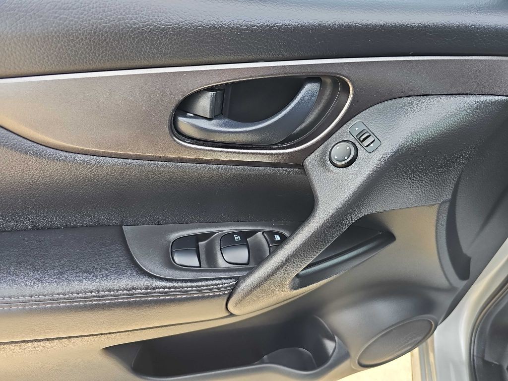 2019 Nissan Rogue Image 19