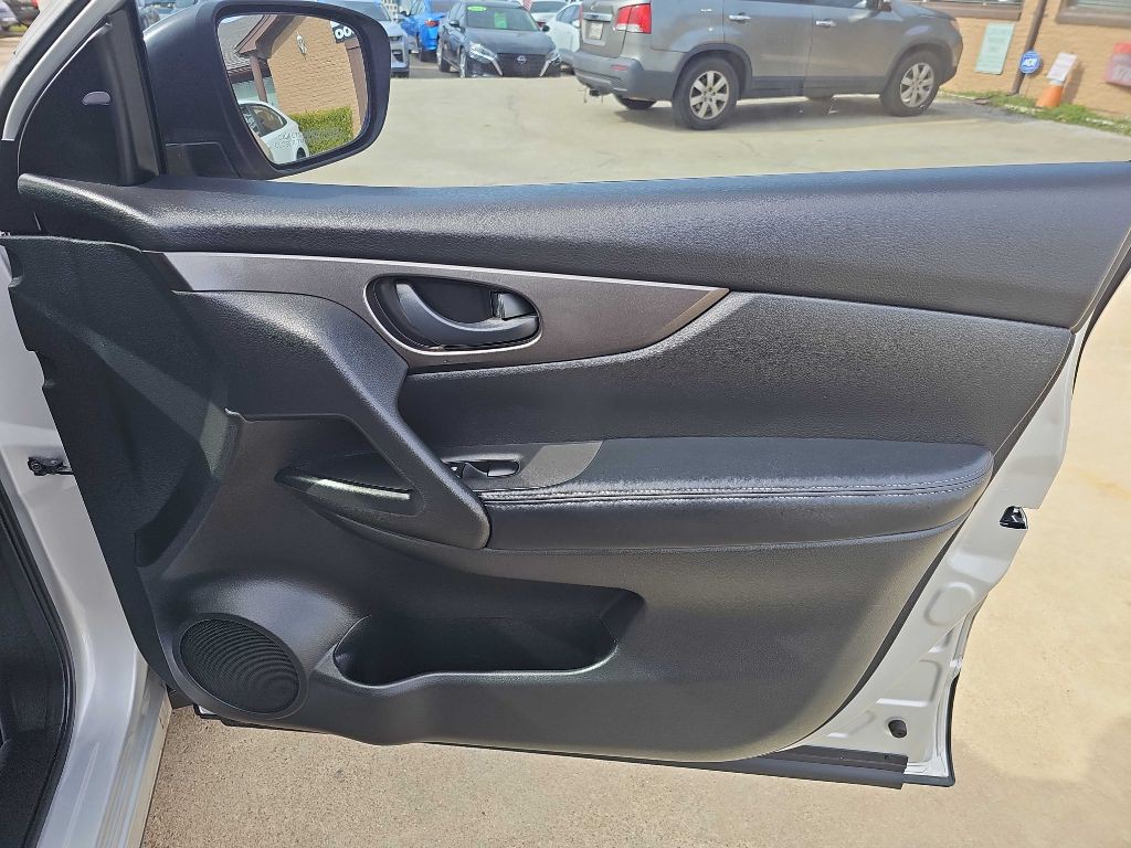 2019 Nissan Rogue Image 21