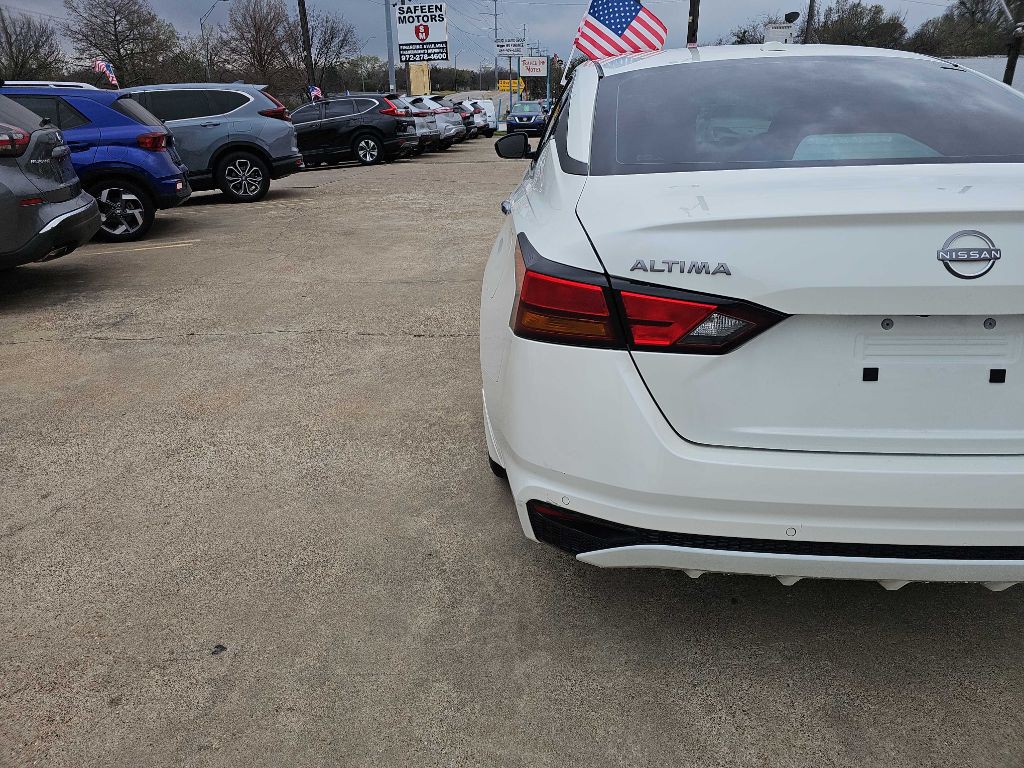 2024 Nissan Altima Image 10