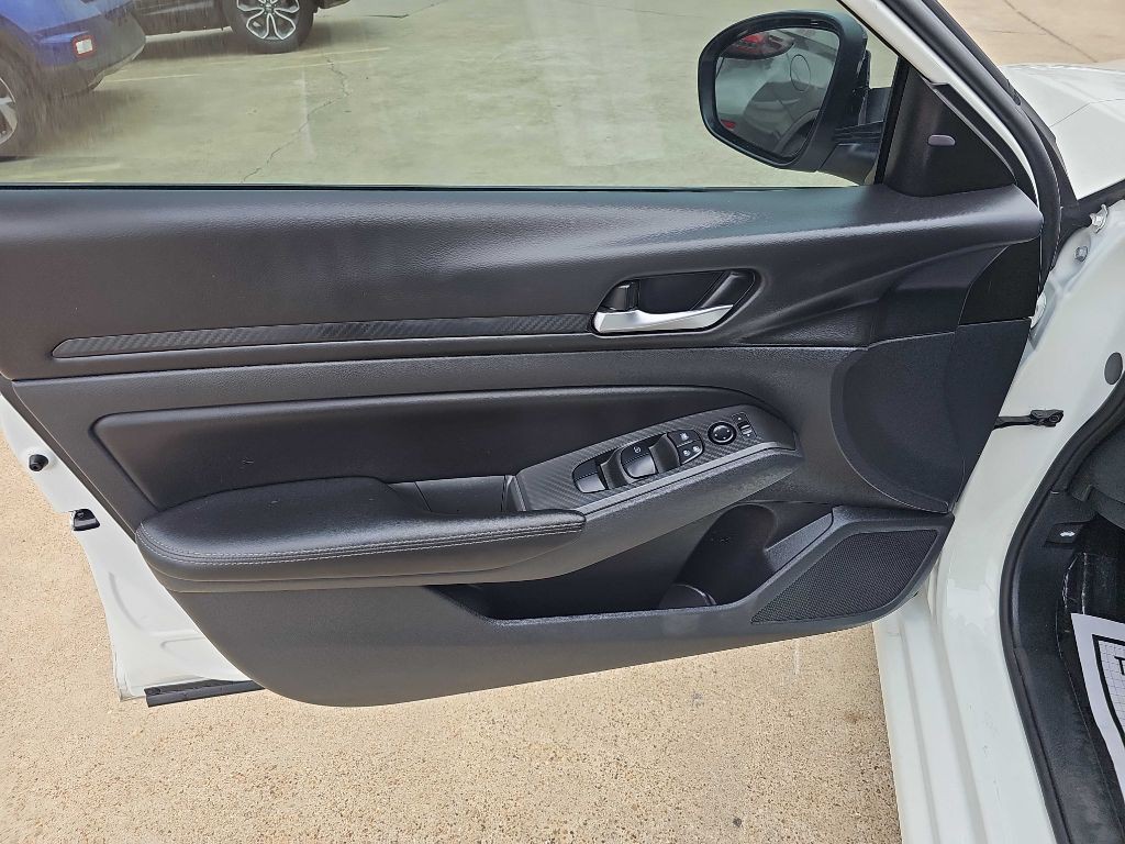 2024 Nissan Altima Image 12