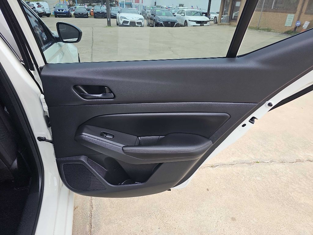 2024 Nissan Altima Image 17