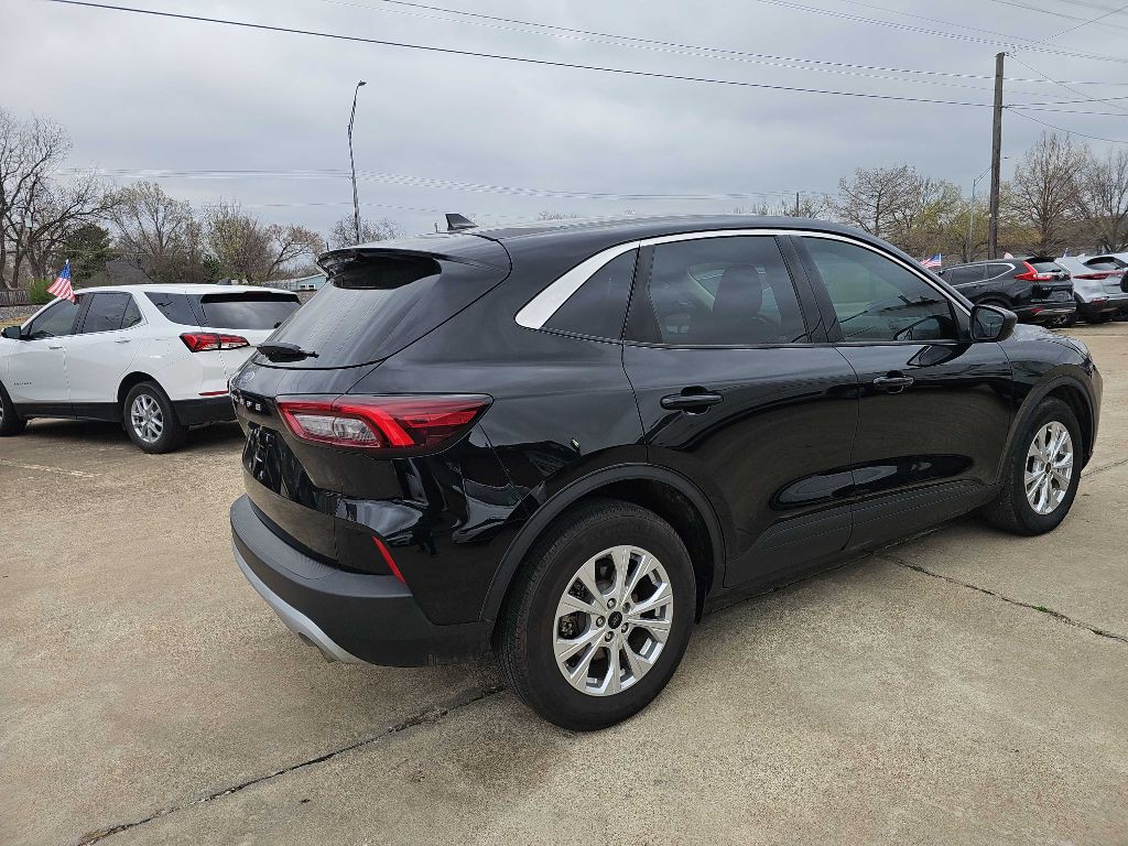2024 Ford Escape Image 2