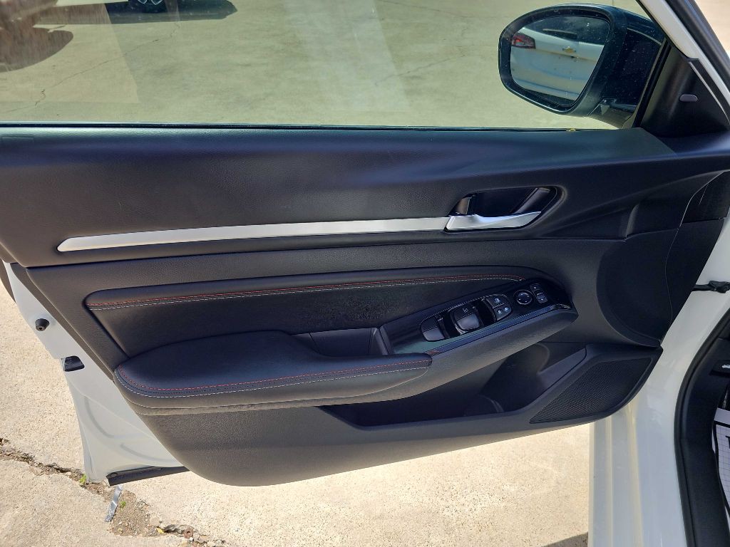 2023 Nissan Altima Image 11