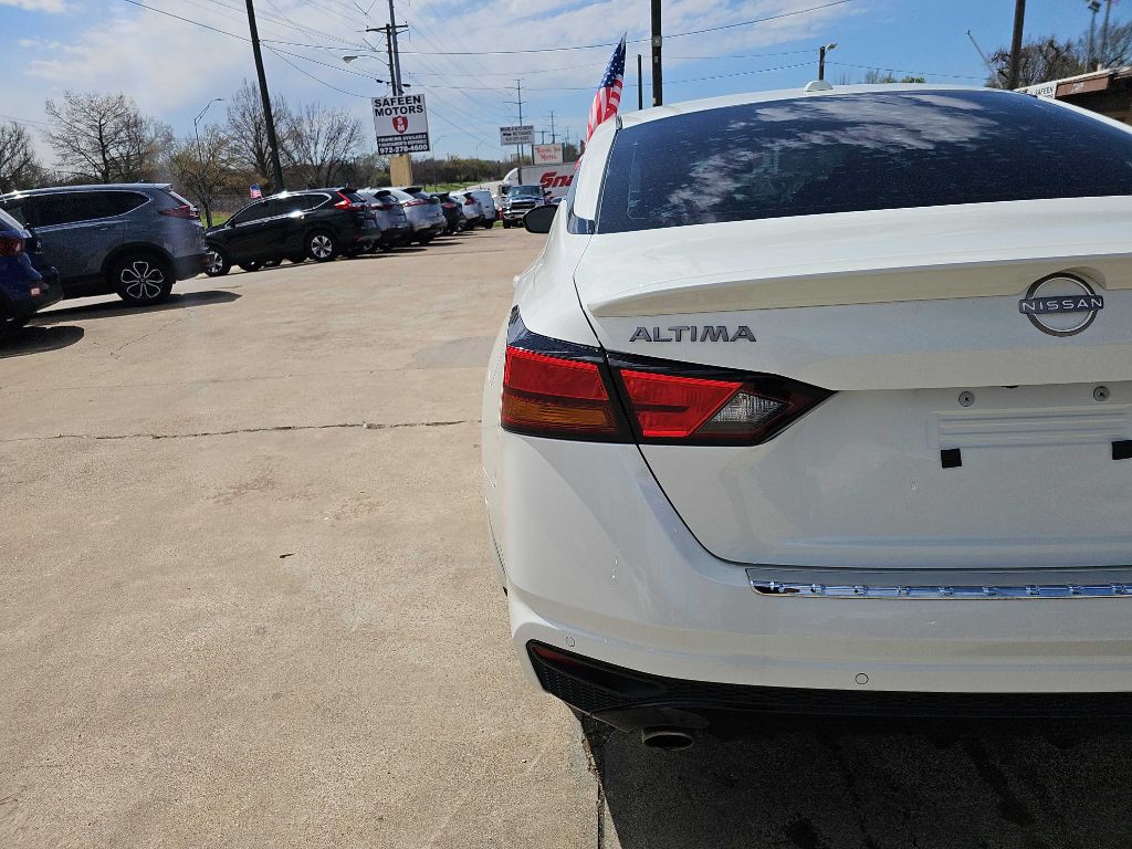 2023 Nissan Altima Image 12