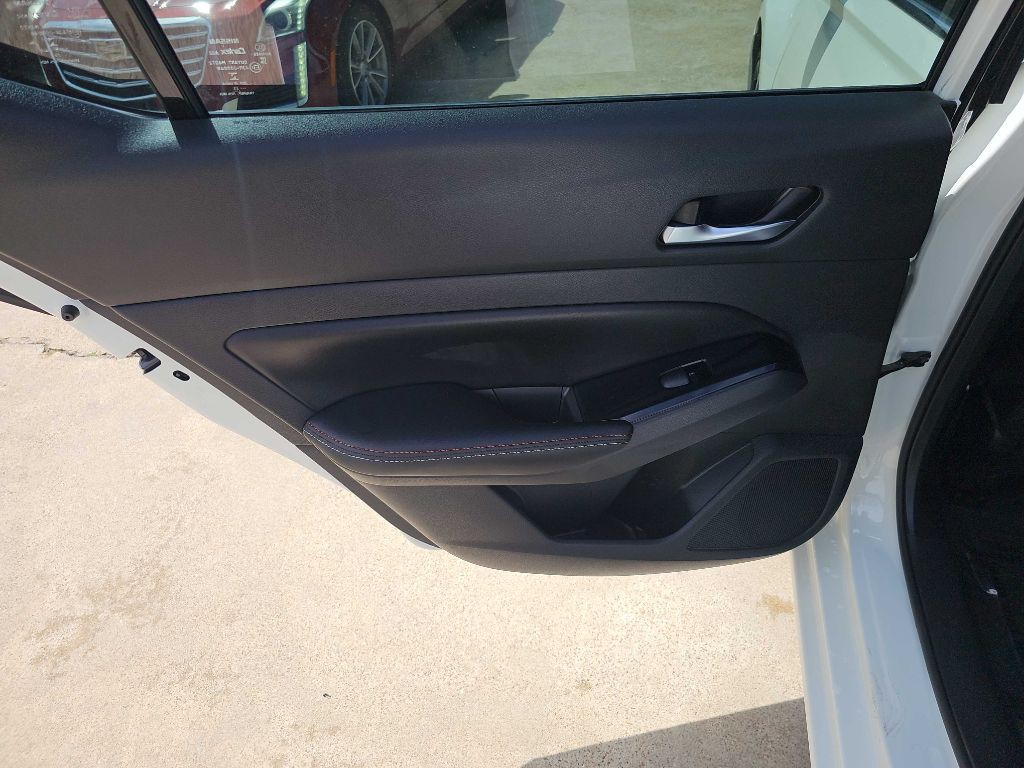 2023 Nissan Altima Image 15