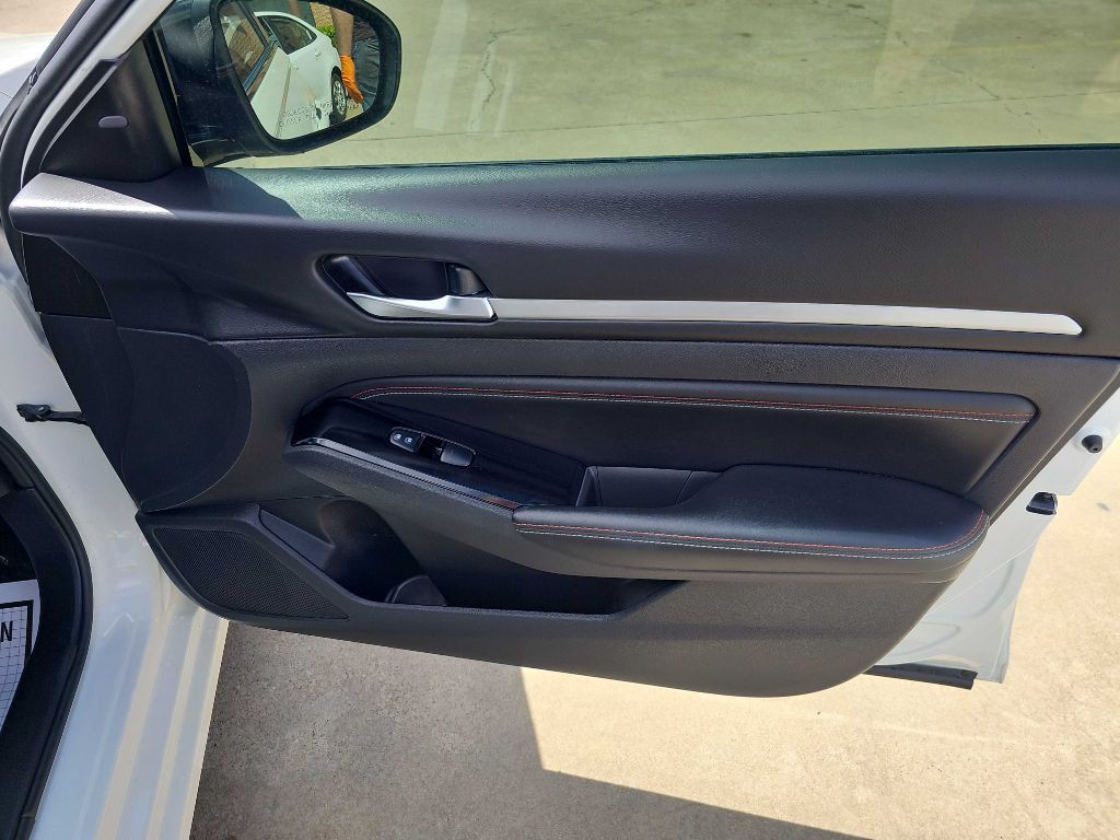 2023 Nissan Altima Image 18