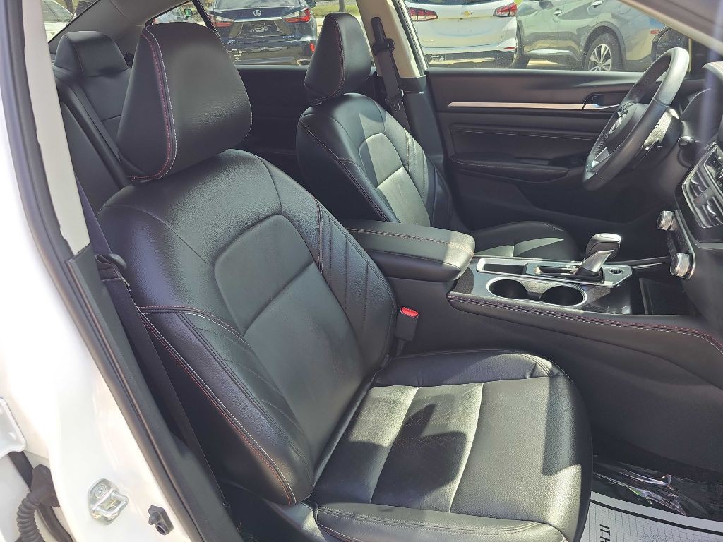 2023 Nissan Altima Image 21