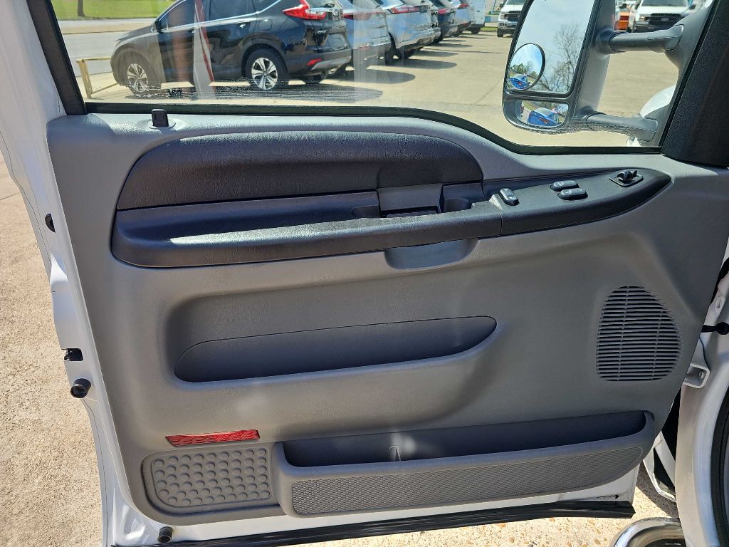 2005 Ford F-350 Image 12