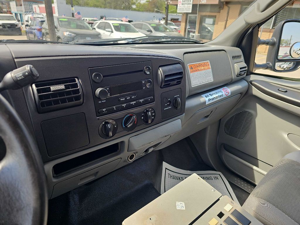 2005 Ford F-350 Image 38