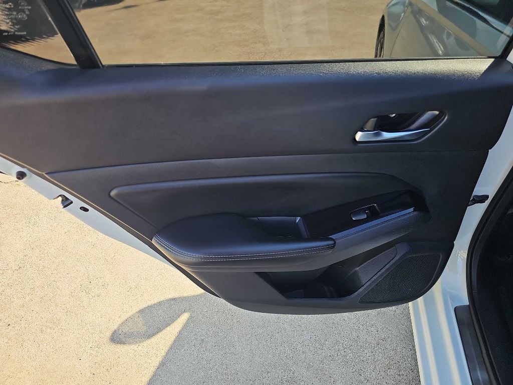 2020 Nissan Altima Image 15