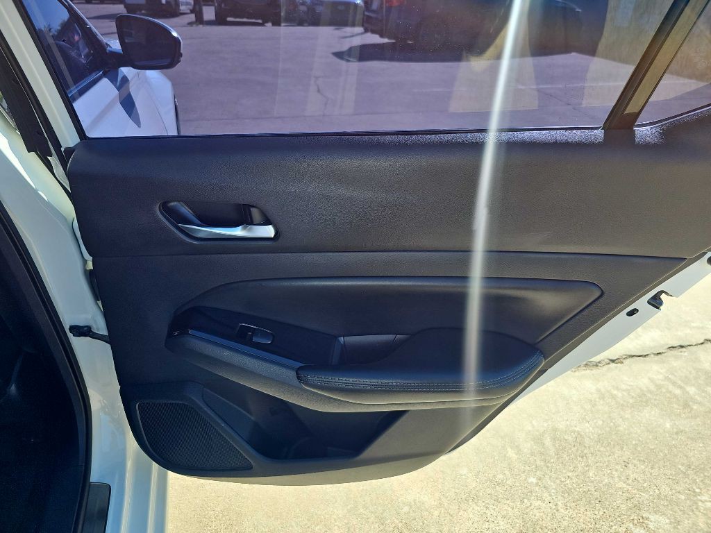 2020 Nissan Altima Image 17