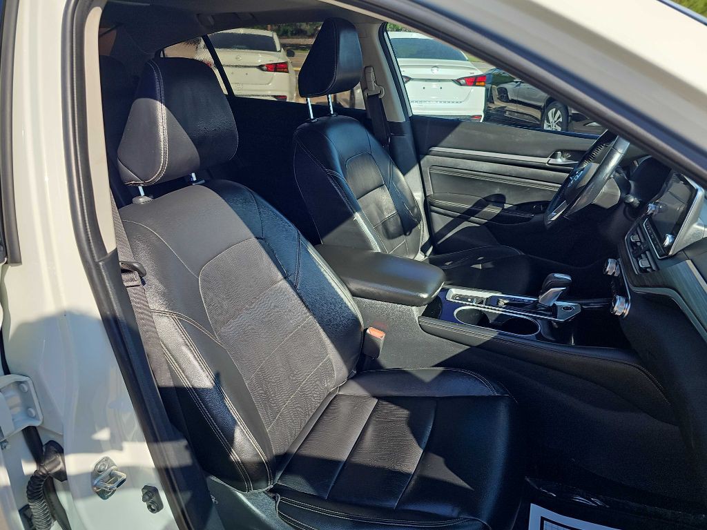 2020 Nissan Altima Image 19