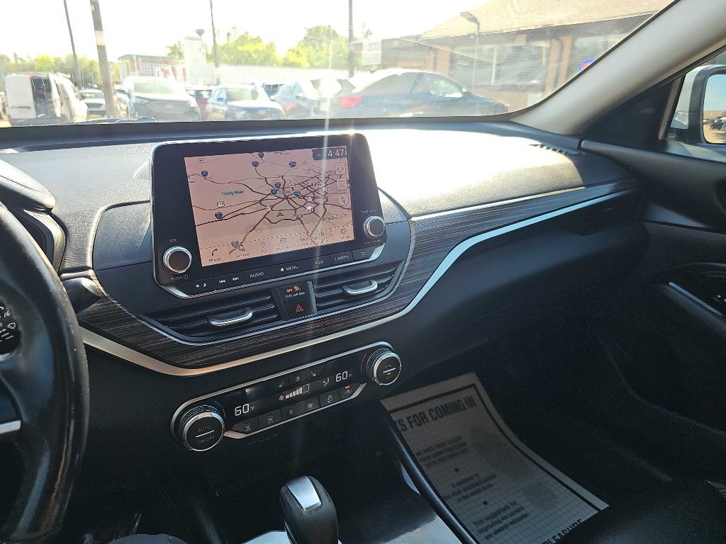 2020 Nissan Altima Image 28