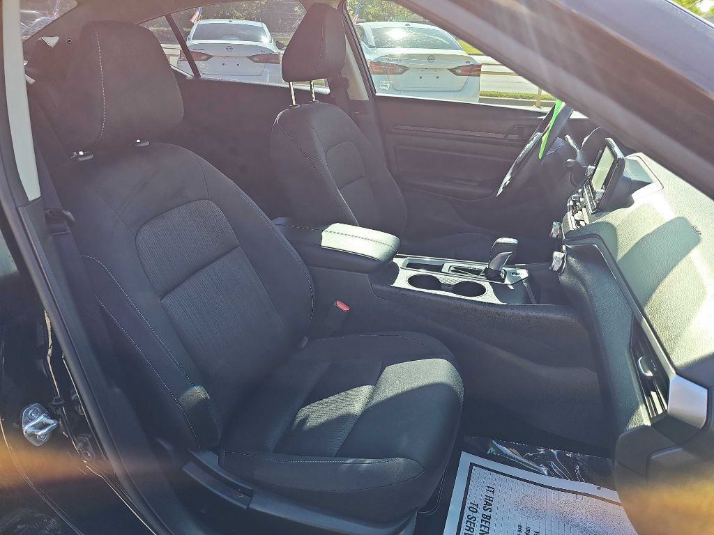 2024 Nissan Altima Image 17
