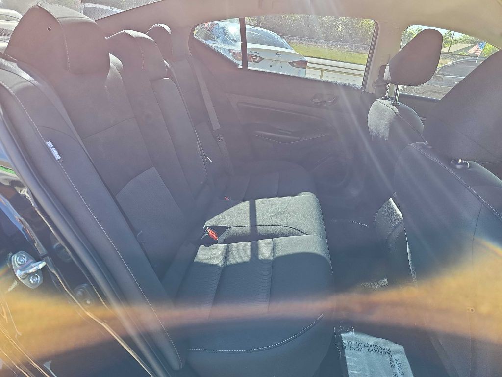 2024 Nissan Altima Image 18