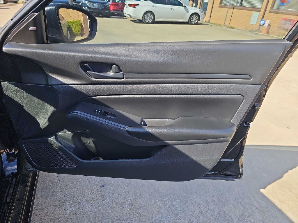 2024 Nissan Altima Image 19