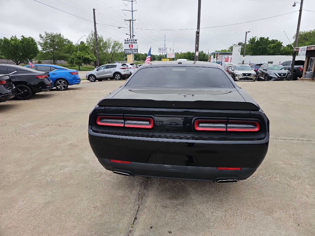 2022 Dodge Challenger Image 2