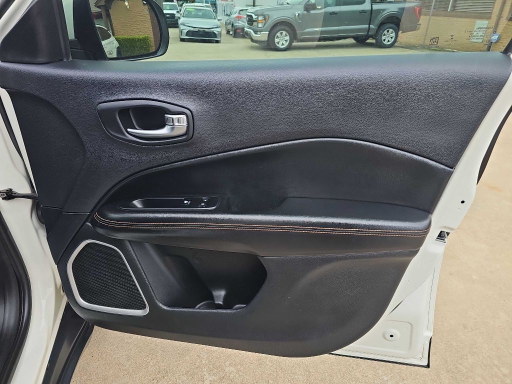 2018 Jeep Compass Image 18