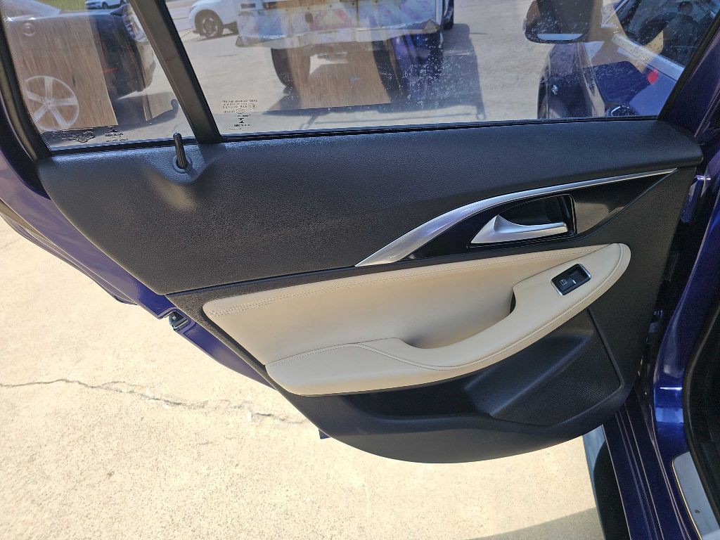 2018 INFINITI QX30 Image 12