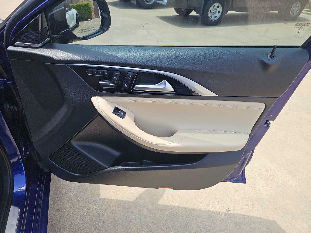 2018 INFINITI QX30 Image 18