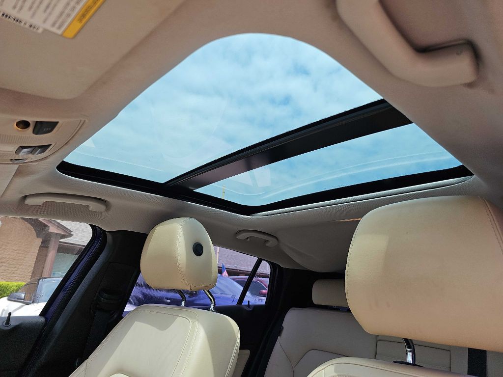 2018 INFINITI QX30 Image 32