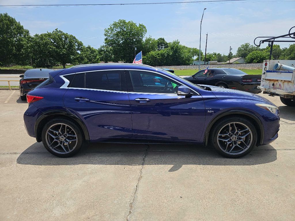2018 INFINITI QX30 Image 2