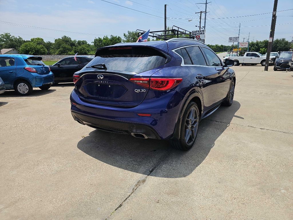 2018 INFINITI QX30 Image 6