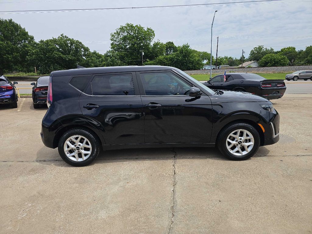 2023 Kia Soul Image 2