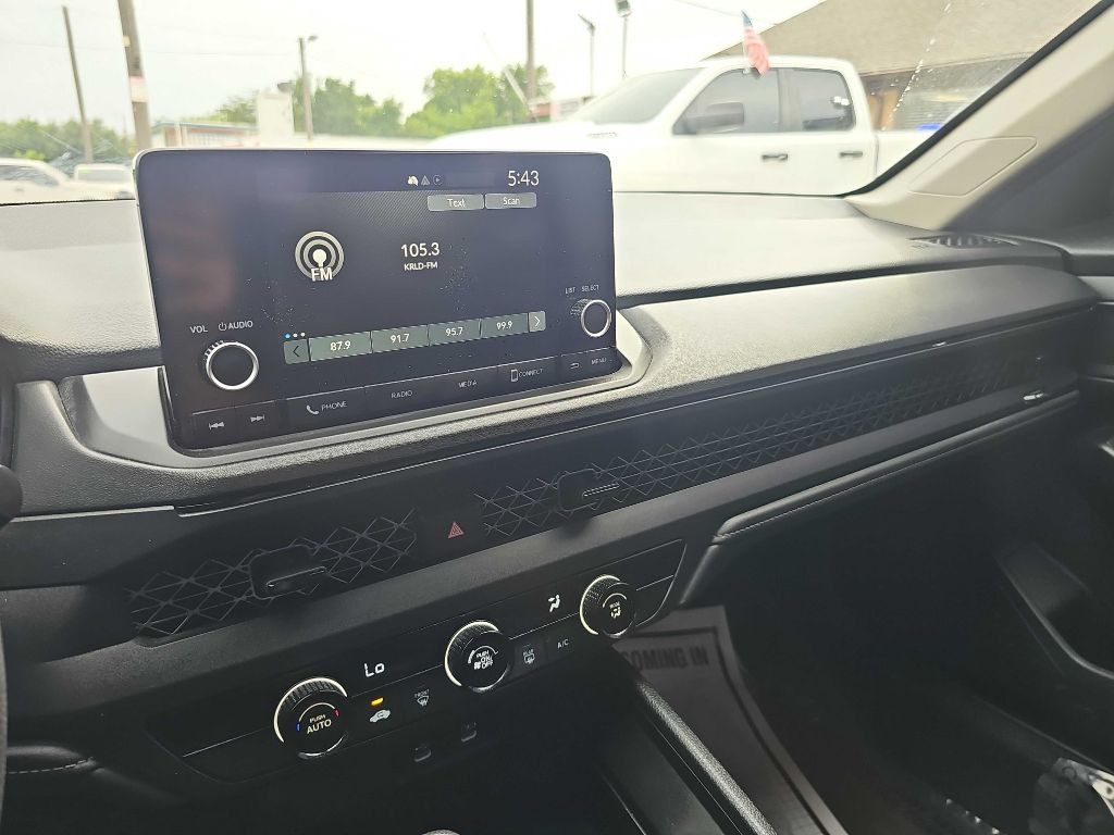 2023 Honda Accord Image 41