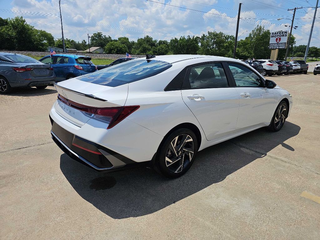 2025 Hyundai Elantra Image 4