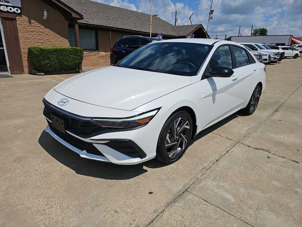 2025 Hyundai Elantra Image 7