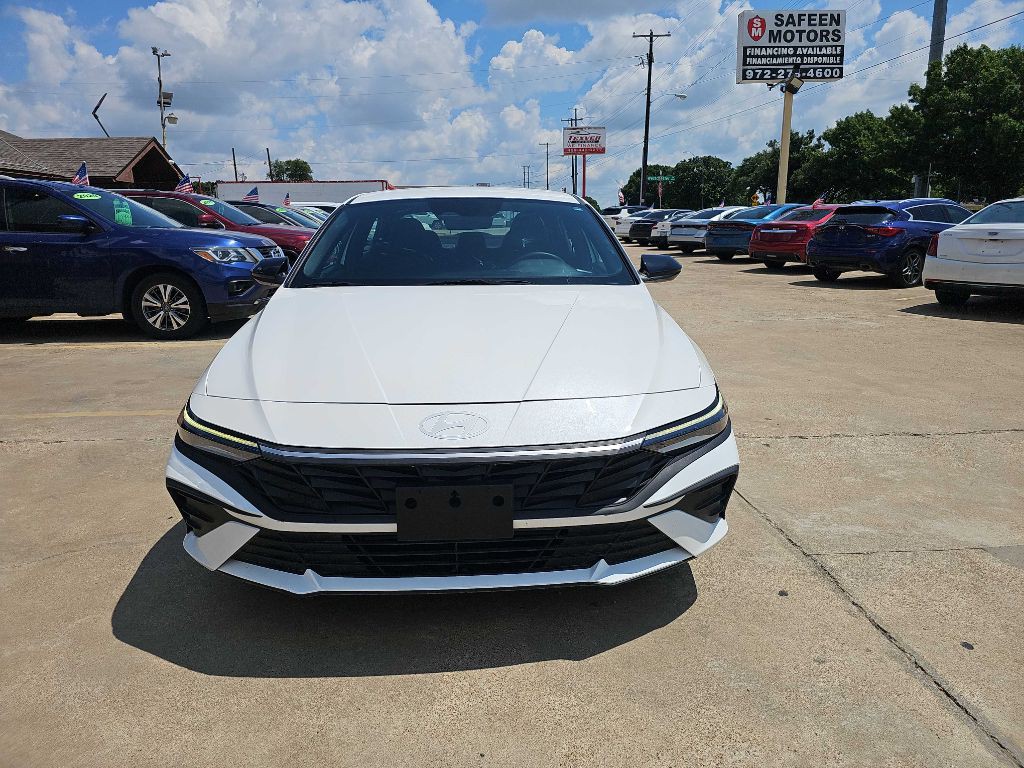 2025 Hyundai Elantra Image 8