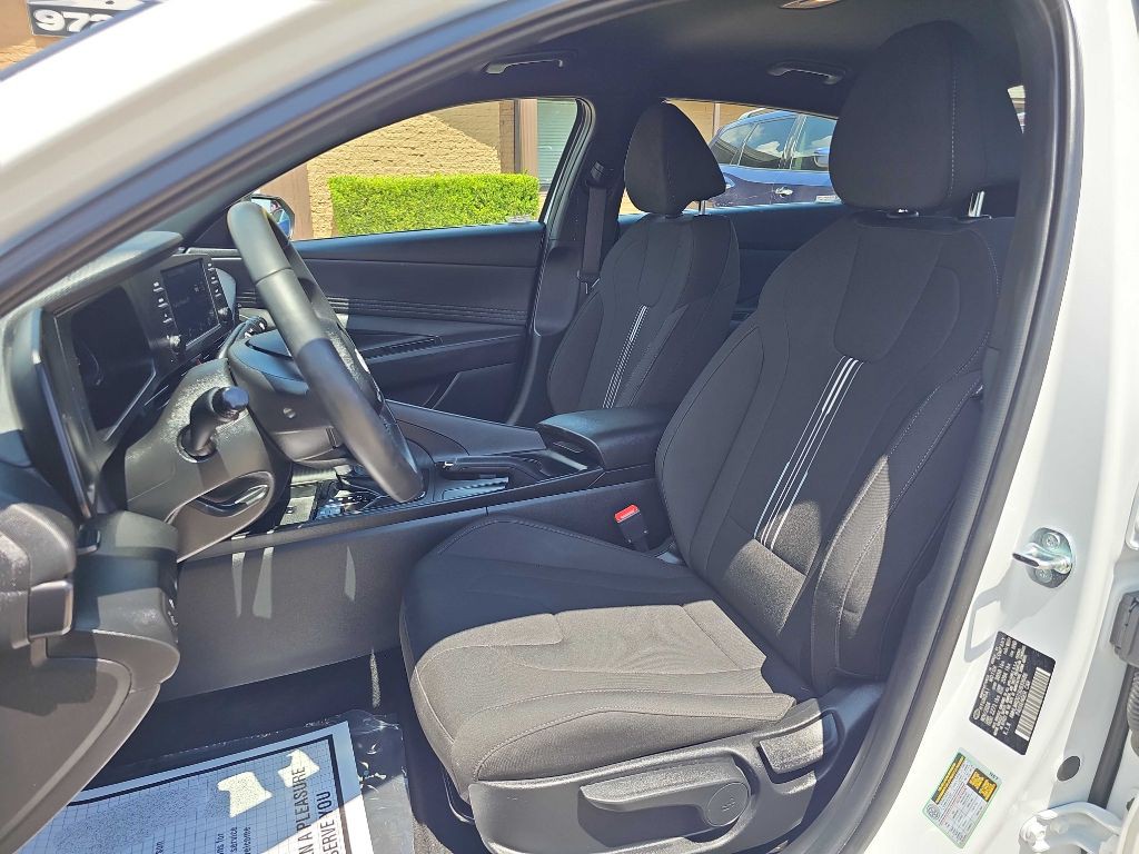 2025 Hyundai Elantra Image 10