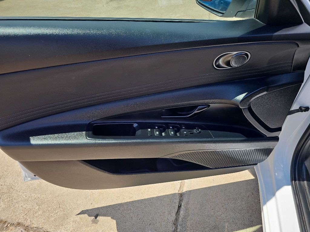 2025 Hyundai Elantra Image 13