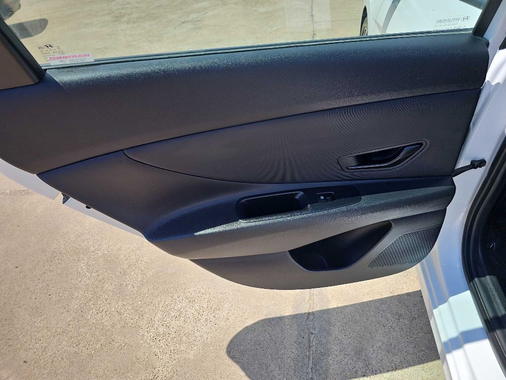 2025 Hyundai Elantra Image 14