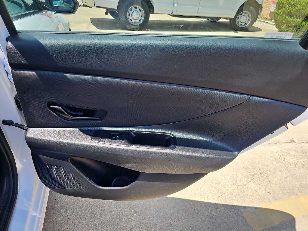 2025 Hyundai Elantra Image 15